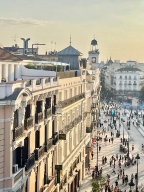 Piso Ático con TERRAZA y JACUZZI con vistas a Sol en Madrid Centro